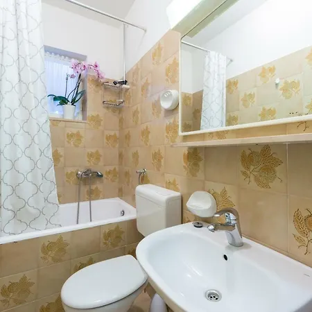 Apartman Lu *